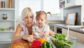 mum&child_shutterstock_59267599.jpg