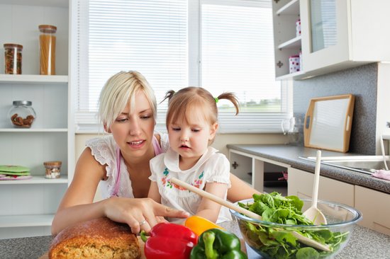 mum&child_shutterstock_59267599.jpg